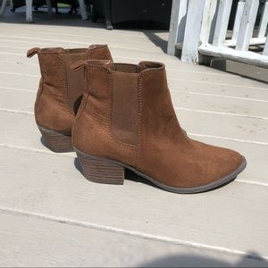 AMERICAN EAGLE ANKLE BOOTS